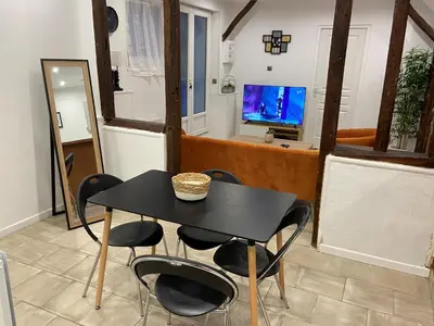 Télévision ou salle de divertissement dans l'établissement La galerie, proche aéroport
