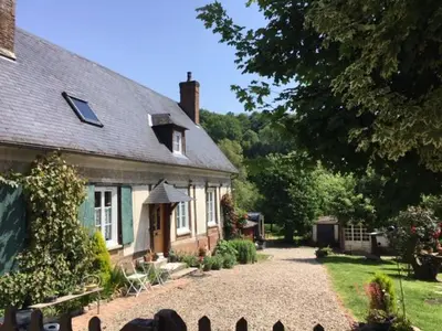 Jardin de l'établissement Appart dans longère Normande au coeur de la Forêt de Lyons