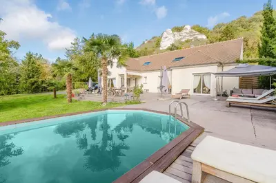 Piscine de l'établissement Maison bonheur proche GIVERNY et top pour télétravail ou située à proximité