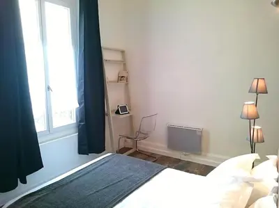 Un ou plusieurs lits dans un hébergement de l'établissement Magny en Vexin : Maison meublée