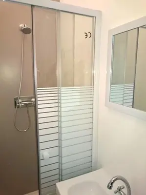 Salle de bains dans l'établissement Magny en Vexin : Maison meublée