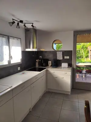 Cuisine ou kitchenette dans l'établissement Le gîte des hallais