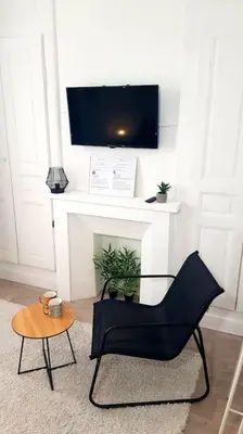 Télévision ou salle de divertissement dans l'établissement Le Chat Bleu - Terrasse sur les toits - Wifi