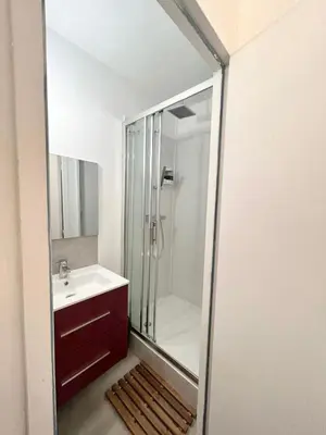 Salle de bains dans l'établissement Appt 1 à deux pas de la gare d'Amiens