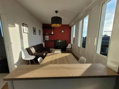 Télévision ou salle de divertissement dans l'établissement le balcon d'Amiens