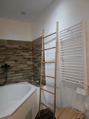 Salle de bains dans l'établissement La perle rare Chambly, Proche Parc Astérix , château de Chantilly