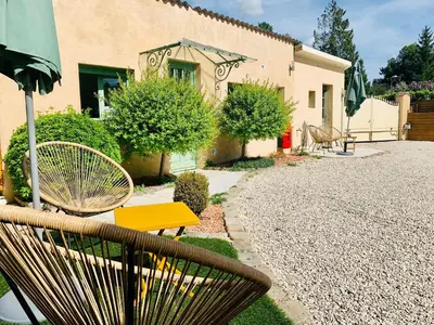 Jardin de l'établissement Les chambres du Bonheur
