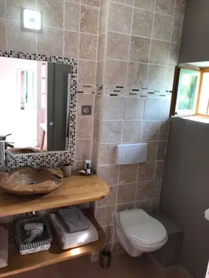 Salle de bains dans l'établissement Les chambres du Bonheur