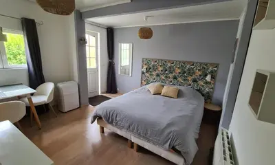 Un ou plusieurs lits dans un hébergement de l'établissement Les chambres du Bonheur