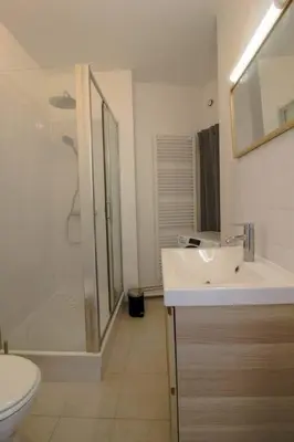 Salle de bains dans l'établissement La Perle Noire - Vernon Giverny