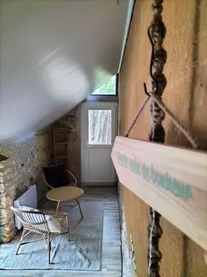 Coin salon dans l'établissement Gîte des Cornettes