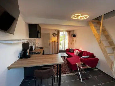 Télévision ou salle de divertissement dans l'établissement Maison a coté de Giverny