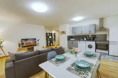 Cuisine ou kitchenette dans l'établissement L'Elias : appartement de standing pour 6