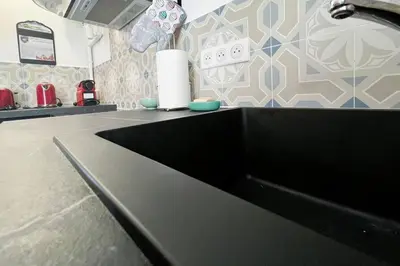 Cuisine ou kitchenette dans l'établissement Maison la coulée douce