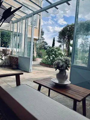 Jardin de l'établissement Les Grands Jardins Lodge