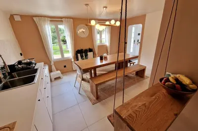 Cuisine ou kitchenette dans l'établissement Les Jardins de Rosie