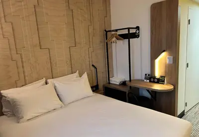 Un ou plusieurs lits dans un hébergement de l'établissement B&B HOTEL Cergy Saint-Christophe Gare