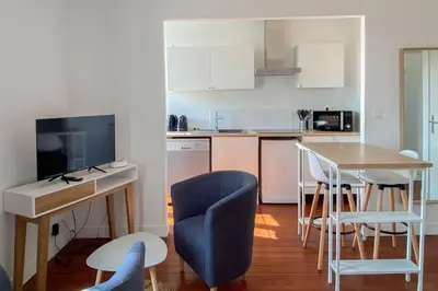Cuisine ou kitchenette dans l'établissement Unique et élégant, gare hyper centre wifi