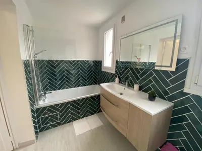 Salle de bains dans l'établissement Le Green suite