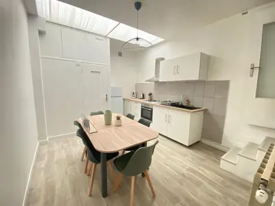 Cuisine ou kitchenette dans l'établissement Le Green suite