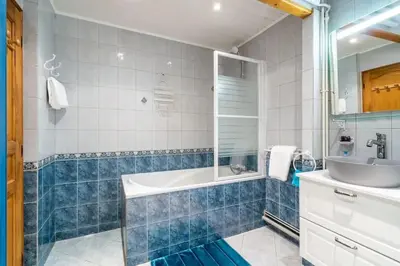 Salle de bains dans l'établissement Poissy Appartement 2 chambres