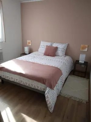 Un ou plusieurs lits dans un hébergement de l'établissement Appartement Cosy avec Terrasse