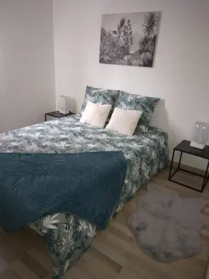 Un ou plusieurs lits dans un hébergement de l'établissement Appartement Cosy avec Terrasse