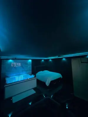 Un ou plusieurs lits dans un hébergement de l'établissement La Suite Prestige Jacuzzi,Sauna,Netflix,Disney