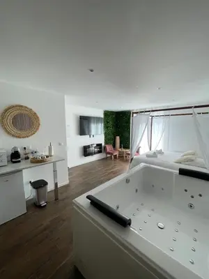 Plan de l'établissement La Suite Bali Jacuzzi,Sauna,Netflix,Disney