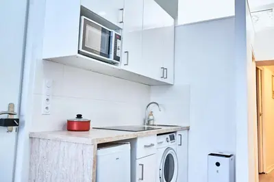 Cuisine ou kitchenette dans l'établissement Appartement moderne et lumineux - Centre ville Creil