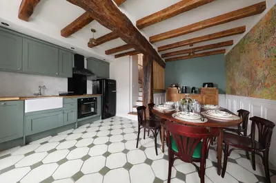 Cuisine ou kitchenette dans l'établissement L'ESTAMPE