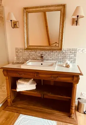 Salle de bains dans l'établissement Le Domaine Des Trois Chênes