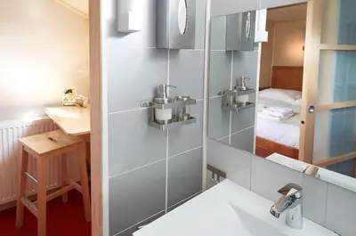 Salle de bains dans l'établissement Péniche Daphné's