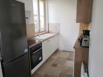 Cuisine ou kitchenette dans l'établissement Grand 2P vue seine