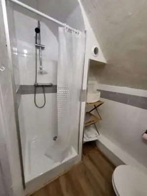 Salle de bains dans l'établissement Charmant appartement au cœur du quartier St-Pierre