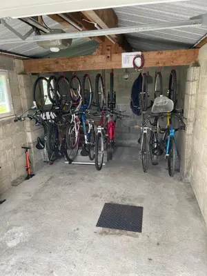 Vélo sur le terrain de l'établissement Maison plain pied a Dieppe ou dans les environs