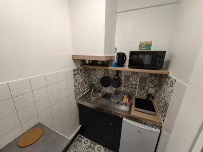 Cuisine ou kitchenette dans l'établissement Studio Chaleureux proche gare