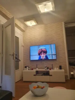 Télévision ou salle de divertissement dans l'établissement Appartement La Garenne Jacuzzi et Balcon à 15 min de Paris JO 2024 et Stade de France TARIFS PRIVILEGES SEMAINE OU MOIS DISPONIBLE