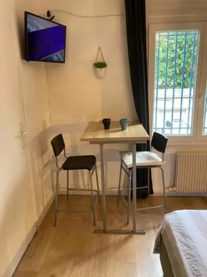 Télévision ou salle de divertissement dans l'établissement Studio hypercentre Quai de Seine