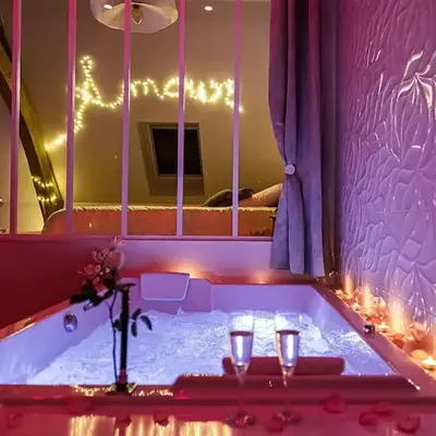 La Mezzanine de l'Etoile suite avec jacuzzi privé
