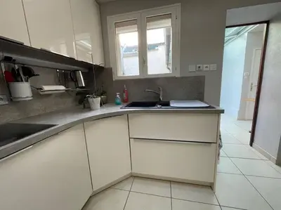 Cuisine ou kitchenette dans l'établissement Charming City Home Near Downtown with Garage
