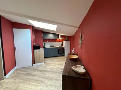 Cuisine ou kitchenette dans l'établissement Loft O'Chalet - 10 min GARE - PARKING PRIVÉ