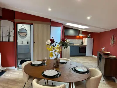 Cuisine ou kitchenette dans l'établissement Loft O'Chalet - 10 min GARE - PARKING PRIVÉ