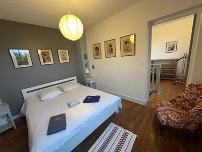 Un ou plusieurs lits dans un hébergement de l'établissement Rouen ECO LODGES maison entière avec terrasse dans jardin potager piscine parking