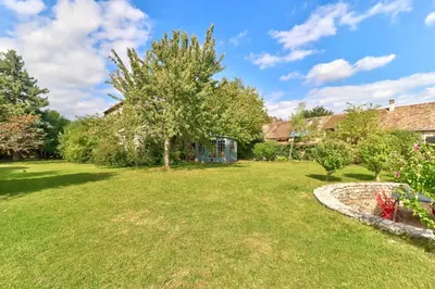 Jardin de l'établissement Grangebelle Maison 7 Chambres