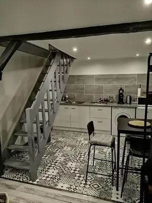 Cuisine ou kitchenette dans l'établissement Maison Diana à 400 mètres à pieds de l'aéroport