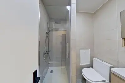 Salle de bains dans l'établissement Studio Cosy proche Gare de Poissy RER A