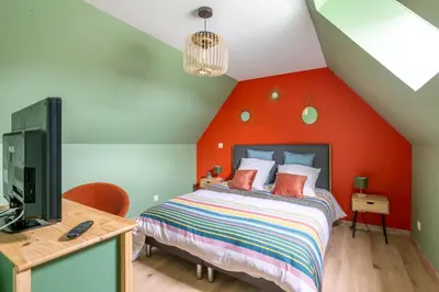 Télévision ou salle de divertissement dans l'établissement Les 3 Hirondelles - Maison avec grand jardin
