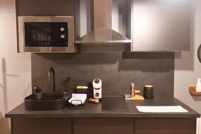 Cuisine ou kitchenette dans l'établissement L'Aurore Berbère, hypercentre de Rouen, au calme