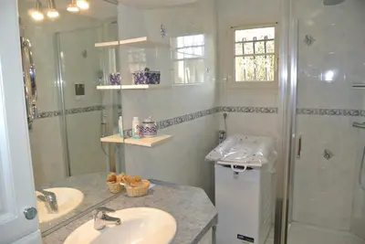 Salle de bains dans l'établissement Gîte Les Chênes